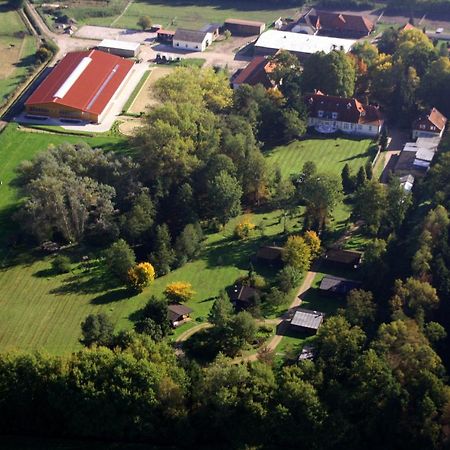 Heidegut Eschede Reitsportanlage Und Feriendorf Luaran gambar