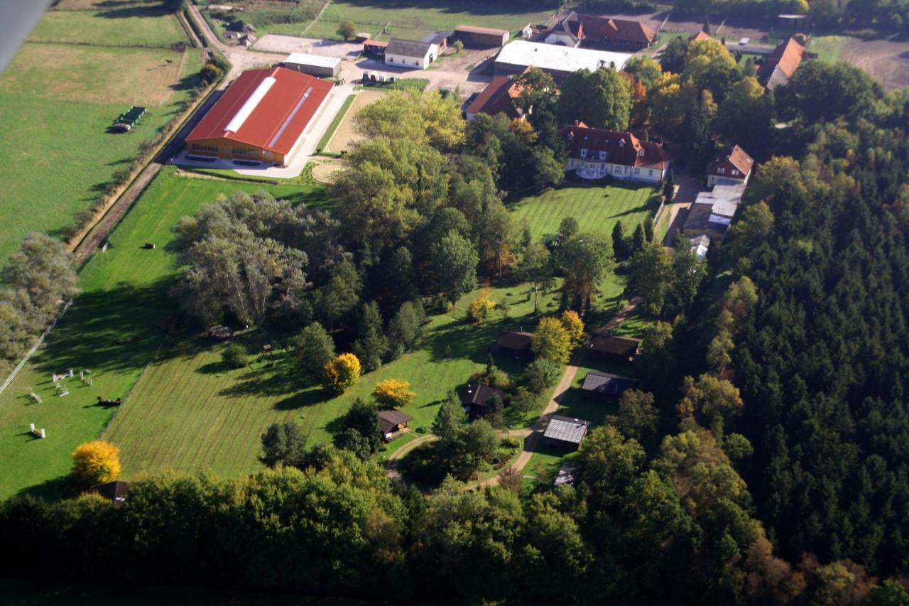Heidegut Eschede Reitsportanlage Und Feriendorf Luaran gambar
