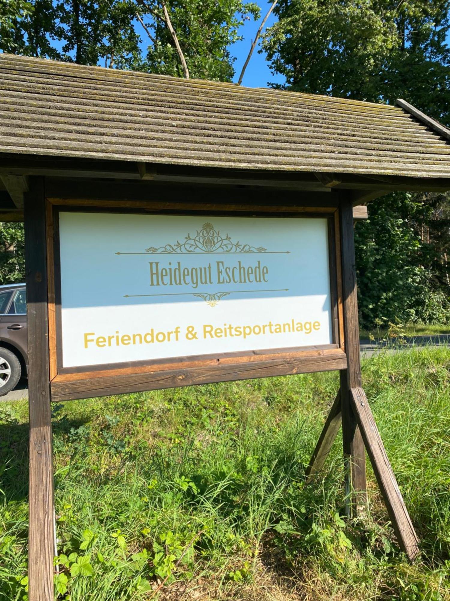 Heidegut Eschede Reitsportanlage Und Feriendorf Luaran gambar